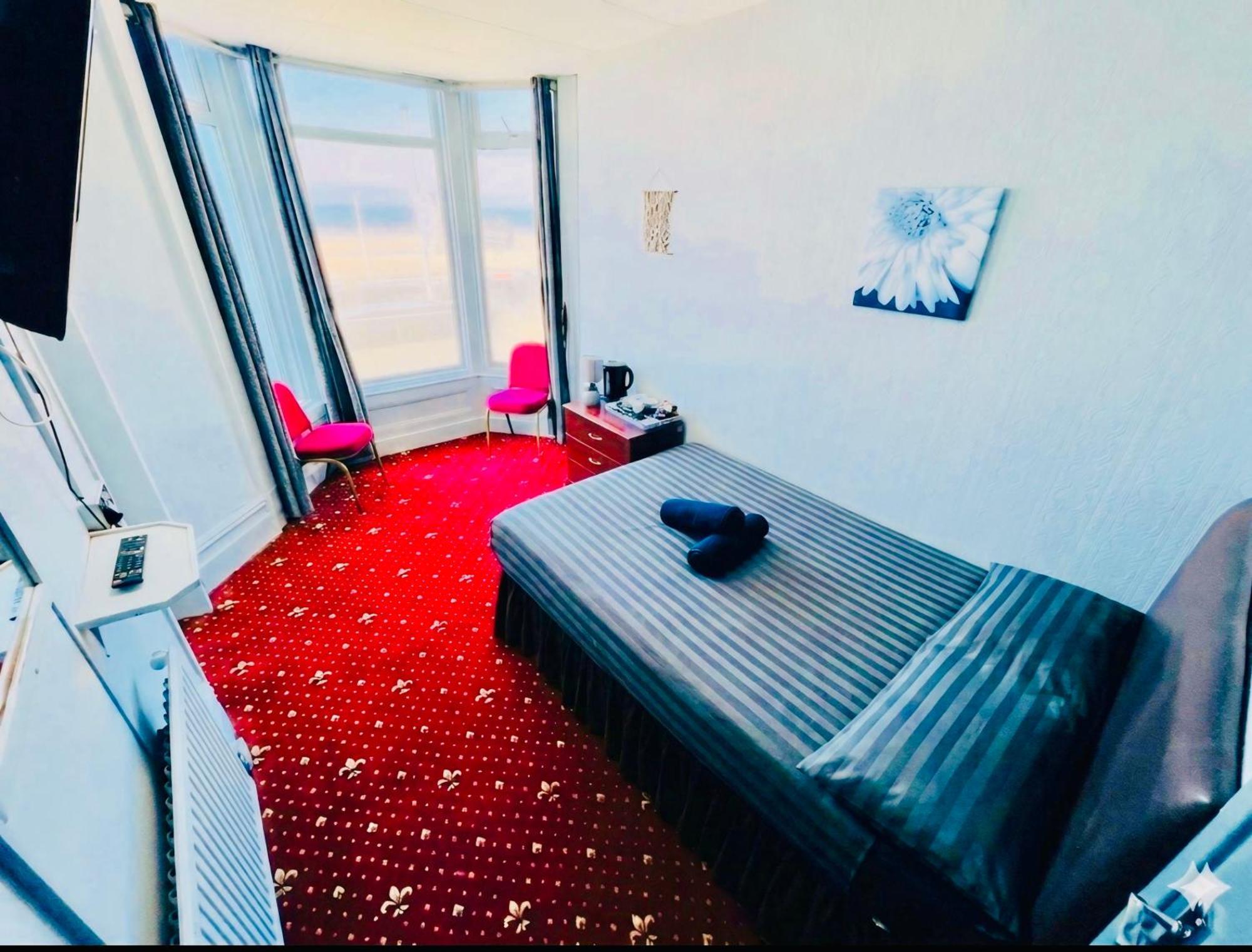 Hotel Blue Ocean - Call For Cheap Prices - Check In Until 3Am — Photos 3